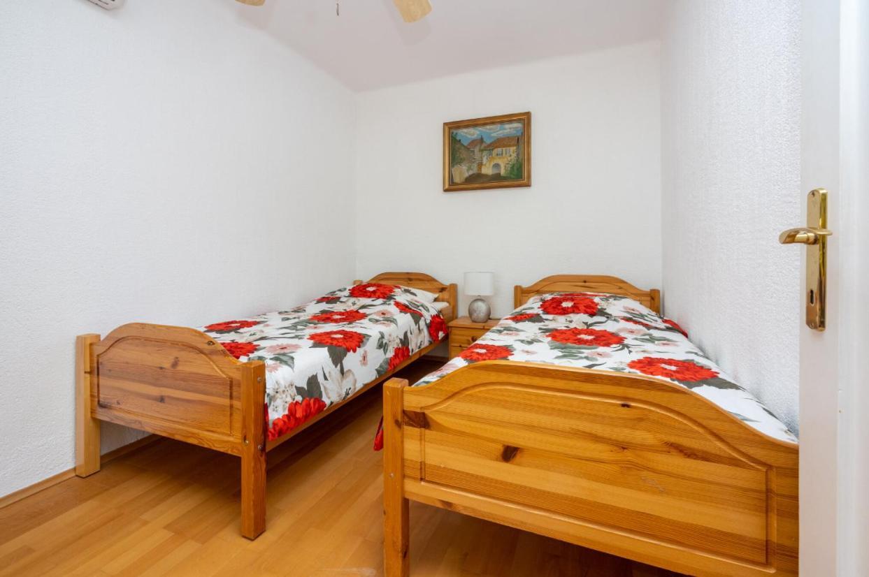 Kuca Za Odmor Antic - Holiday House Antic Novi Vinodolski Exterior photo